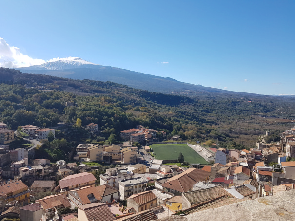 castiglione di sicilia panorama sull'etna foto taobook