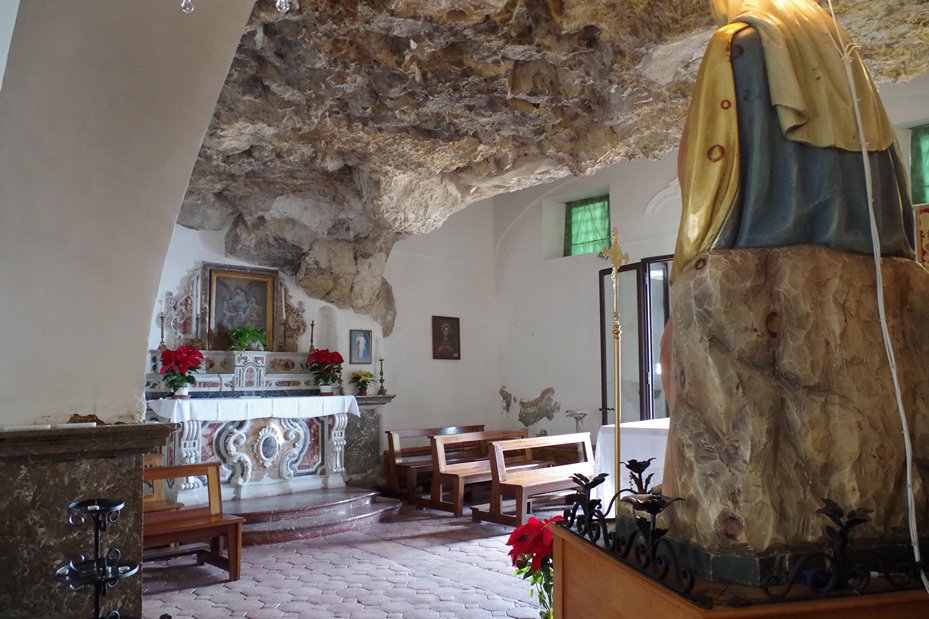 interno chiesa madonna rocca